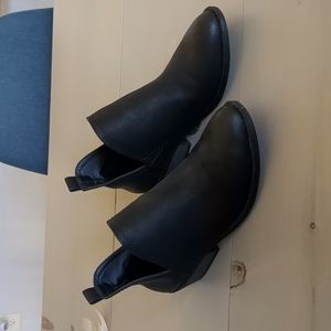 Universal Thread Black Booties